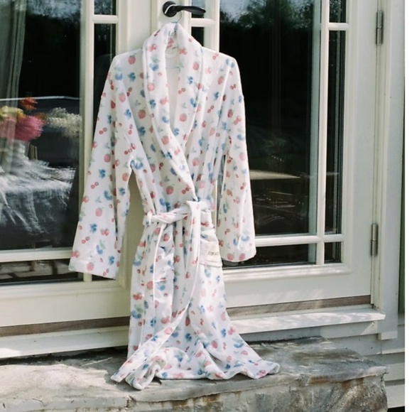 Djerf Avenue Berries Robe M (sold out final drop) NEW - Picture 3 of 3